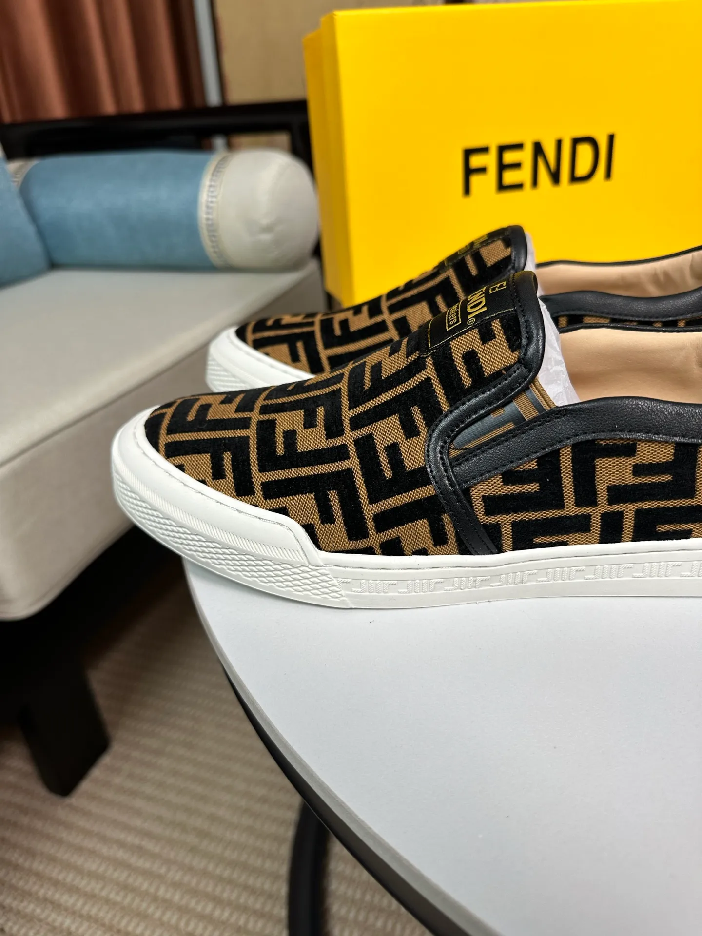 Factory price 380💰 (FENDI) New style 👊🏻 upper 🇮🇹 imported cowhide fabric 🇩🇪 imported sheepskin lining. The original outsole is molded to highlight the identity of every man, and the upper foot is stable and stable🚶🏻🚶🏻The high-end custom counters reproduce the original version📯No matter the wind or rain, the shoe last remains unchanged and can withstand the verification of time🔍️,🔵 Size: 38-44 (45 is custom-made and cannot be returned or exchanged
